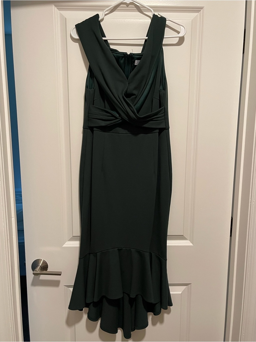 Sleeveless Dark Green V-Neck Midi Dress with Ruffle Hem